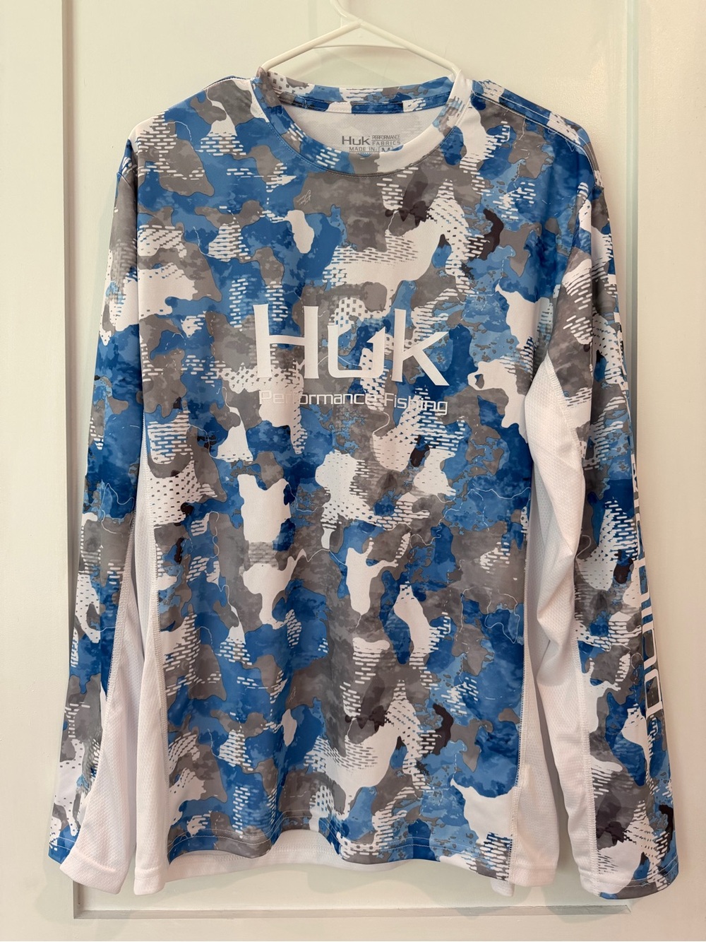 Huk Women’s Performance Fabric Shirt, Medium
